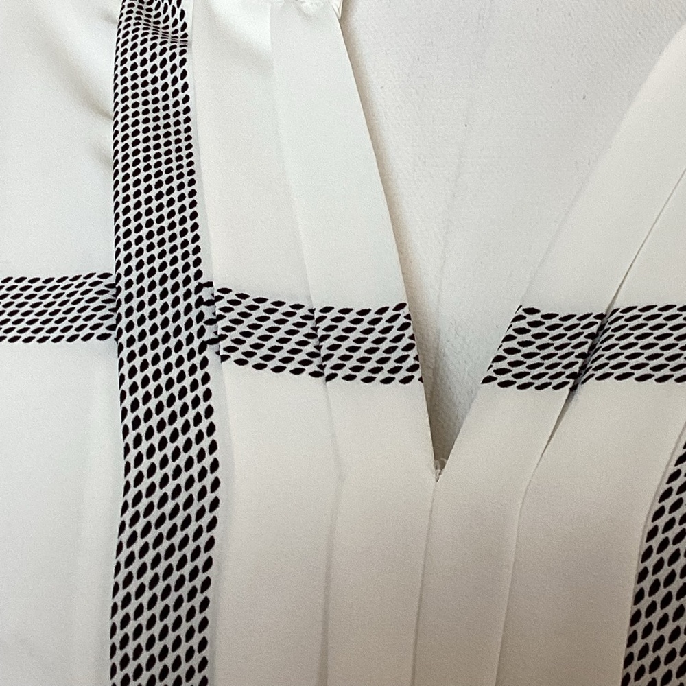 41 Hawthorn White and Black Boxy Blouse with Mandarin Collar - Picture 3 of 11